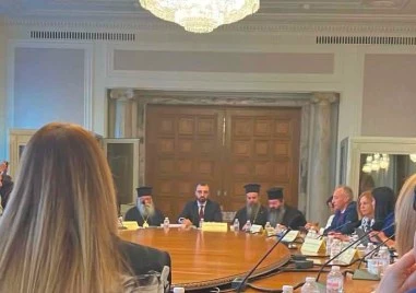 Айлин Пехливанова: Класната стая е обща, това не е парламент