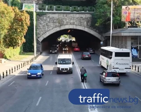 Самоубиец на велосипед посред пловдивски булевард в опит да 