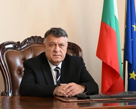 Вкарват исторически въпроси за Възраждането, Първата и Втората световна война в теста по литература след 10-и клас