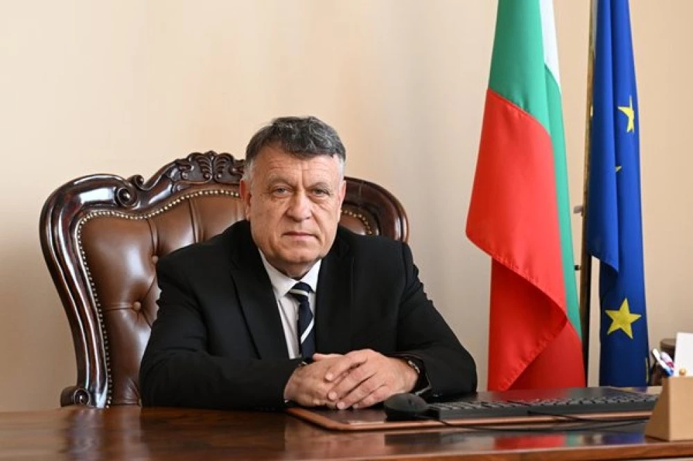 Вкарват исторически въпроси за Възраждането, Първата и Втората световна война в теста по литература след 10-и клас