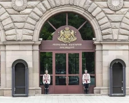 Участниците в президентските избори с краен срок да обявят дарителите си
