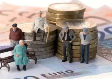 Мъжете с близо 150 евро по-високи пенсии от жените, а при военните разликата е 248 евро