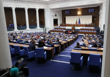 Парламентът се скара за позицията за Украйна: Йотова с обяснение, опозицията с критики