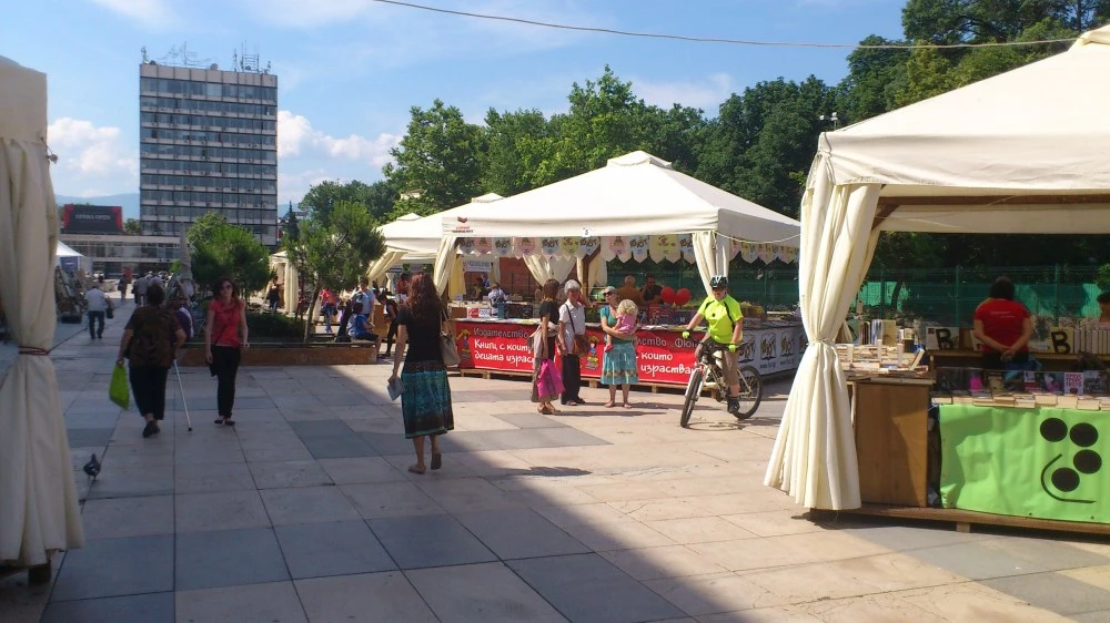 „Алея на книгата