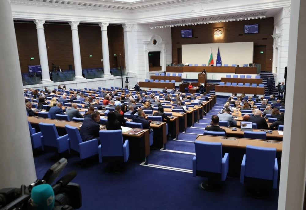 Парламентът се скара за позицията за Украйна: Йотова с обяснение, опозицията с критики