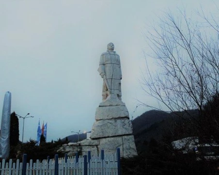 На този ден: В Радомир обявяват България за република, тръгва първата обществена железница с парен локомотив