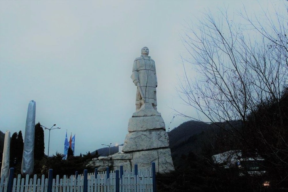 На този ден: В Радомир обявяват България за република, тръгва първата обществена железница с парен локомотив