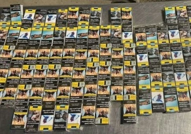 Удар: Откриха над 1800 кутии цигари, скрити в таван на автобус и куфар на пътник
