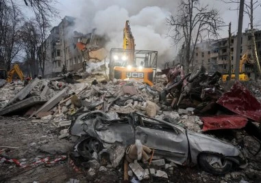 Руска атака порази жилищна сграда в Харков, 20 души са ранени