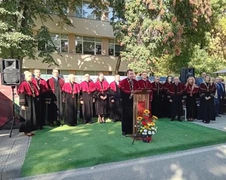 715 първокурсници прекрачиха прага на УХТ за новата академична година ВИДЕО