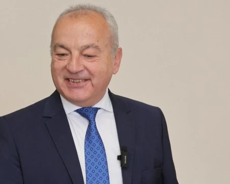 Гълъб Донев: Не посягаме на домашната ракия, няма кой да проверява за подарена бутилка