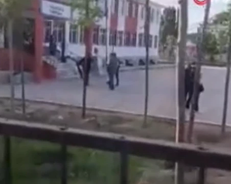 Убиха учител в училищен двор в Турция