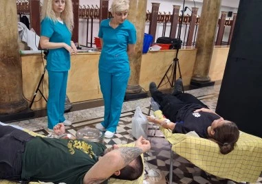Пловдивчани откликнаха на призива: Силен старт на кръводарителската акция в театъра