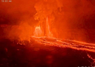Реки от лава озариха Хаваите след ново изригване на вулкана Килауеа