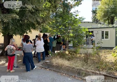След опашките в Пловдив: Отварят четири нови гишета за личните асистенти