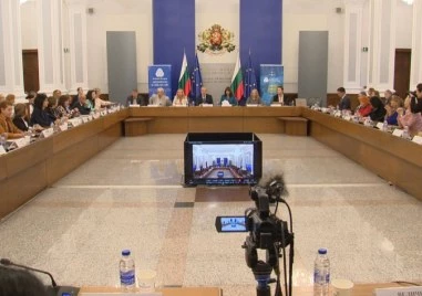 Заради цените на горивата: Над половин милион българи получават по 50 евро от 1 октомври