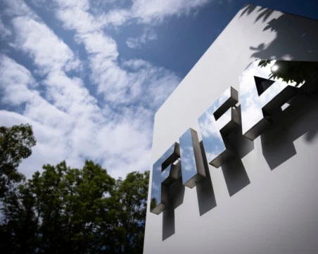 ФИФА към УЕФА: Правят внушения за лична облага на Инфантино