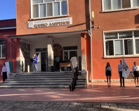 Художествената гимназия в Пловдив с голяма изложба за 50-ия си рожден ден