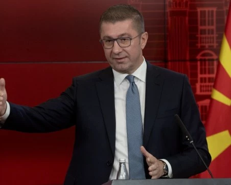 Мицкоски отказва да говори с Румен Радев, иска ЕС