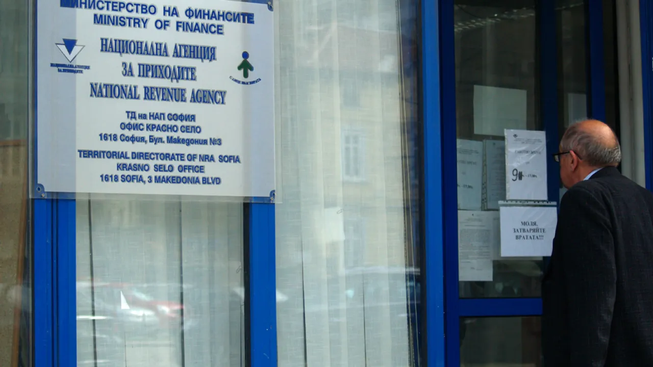 Управляващите вдигат и данък 