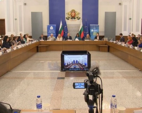 Заради цените на горивата: Над половин милион българи получават по 50 евро от 1 октомври
