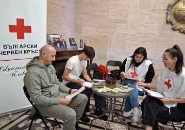 Десетки кръводарители се включиха в акцията на БЧК в Драматичния театър в Пловдив