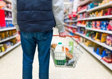 КНСБ: Доматите и краставиците са посъкпанли с близо 50% за година, надценките в магазините са до 146%