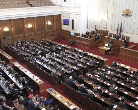 Край на делата шамари? Парламентът прие нови правила за защита на журналисти