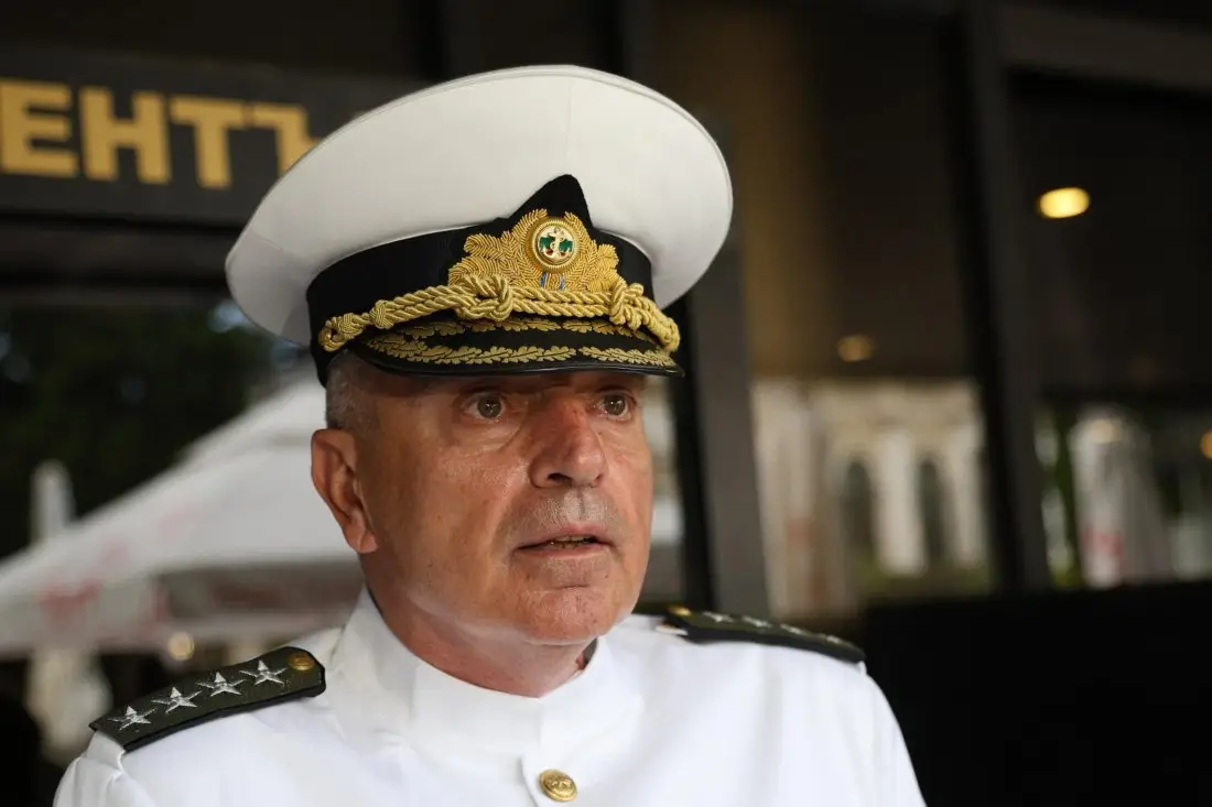Началникът на отбраната адм. Емил Ефтимов напуска поста си