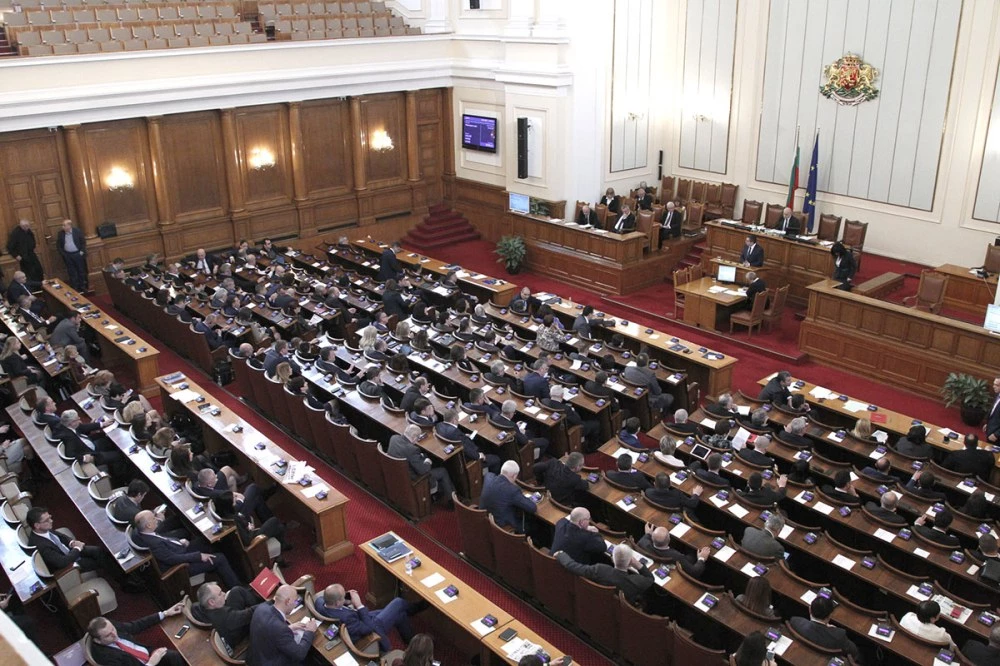 Край на делата шамари? Парламентът прие нови правила за защита на журналисти