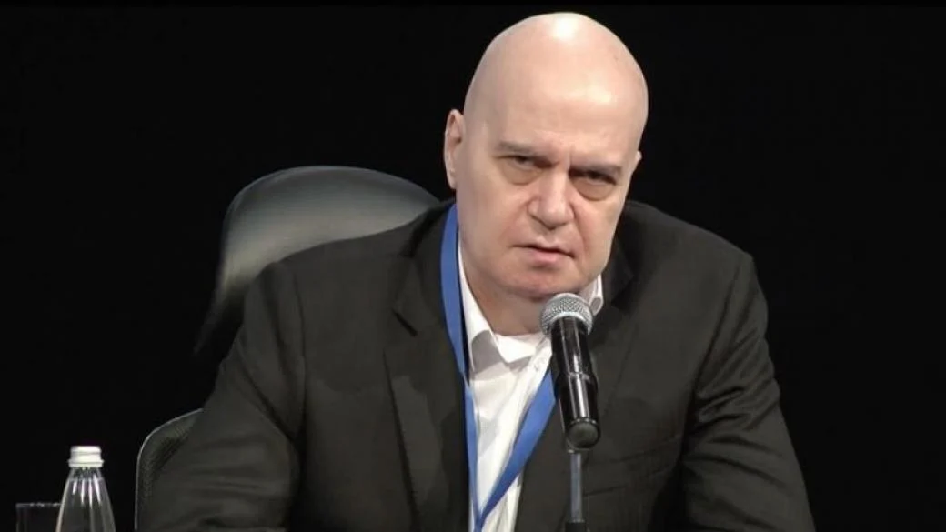 Слави Трифонов към Радев: Не мислите ли, че Иван Демерджиев нанася много повече вреди, отколкото ползи