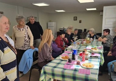Венцислава Любенова гостува на пенсионерски клуб „Надежда по повод Международния ден на възрастните хора