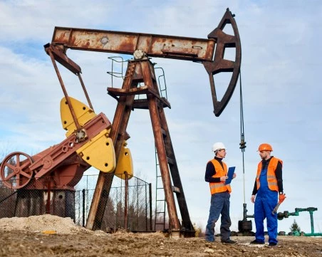 Петролът отново мина 100 долара за барел