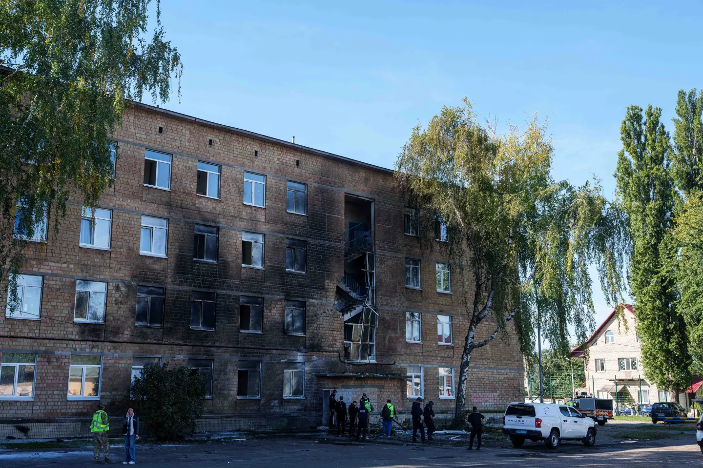 Руски дрон удари училище в Киев, други поразиха ключов мост
