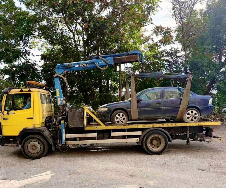 Премахват излезли от употреба автомобили от улици в „Източен