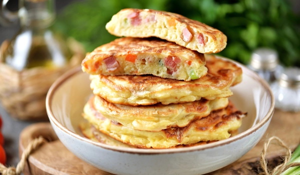 Рецепта за солени палачинки с вкус на пица
