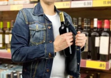 Жена от Пловдив напазарува „безплатно в магазин, спипаха я на изхода