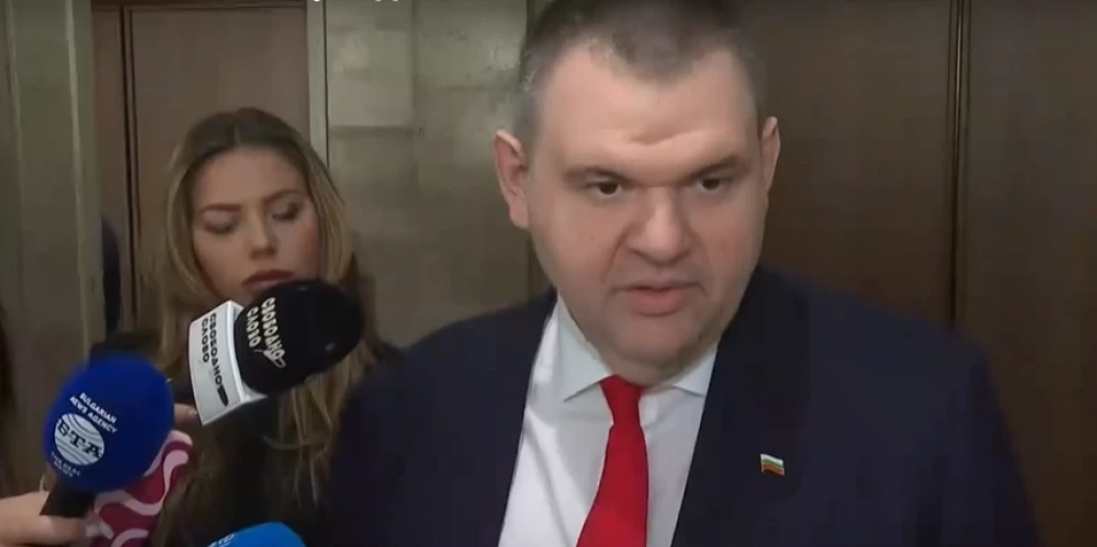 Пеевски: Ако покажат 36 фактури за мои полети, платени от фирма, подавам оставка като лидер на ДПС