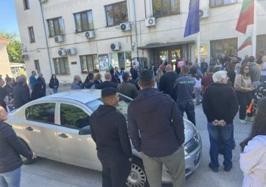 Жители на Царимир излязоха на протест заради „пътя убиец