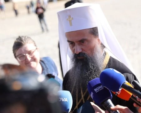 Патриарх Даниил: Днес посрещаме костите на своя владетел цар Самуил в България, за която той отдава живота си