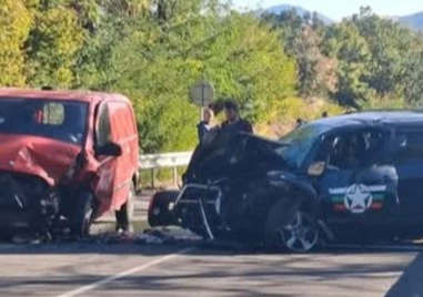 Двама пострадаха в катастрофата край Новаково