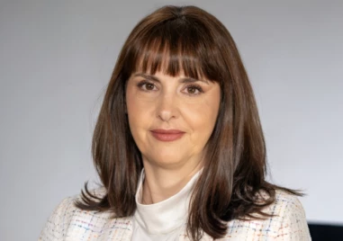 Министър Ефремова: Ще предложа МРЗ да бъде с максималния размер 672,80 евро
