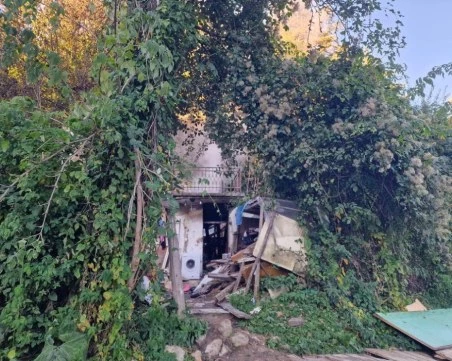 Къща на многодетно семейство изгоря до основи в Смолян