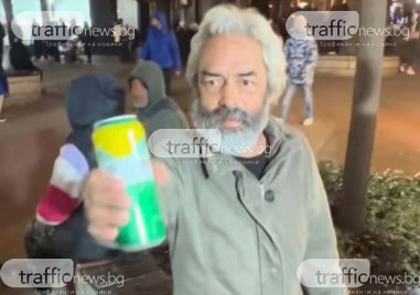 Колоритен пловдивчанин си свали гащите на Главната, съдът го издирва