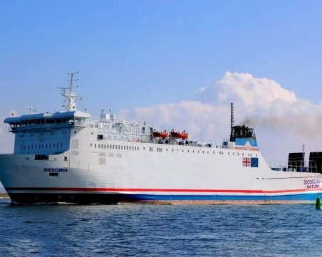 Дронове атакуваха търговски кораби край Варна, спасяват моряците