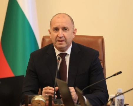 Двама са в тежко състояние след атаката край Варна, издирват екипажа на потъналия кораб