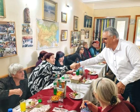 Пенсионерски клуб „Зора