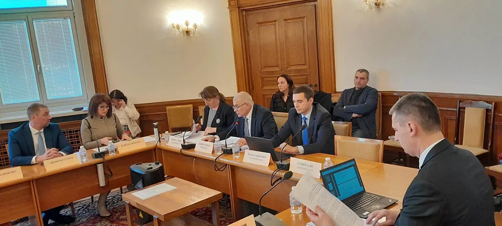 Социалната комисия отхвърли предложението отпускът по бащинство от 15 дни да се използва по-гъвкаво