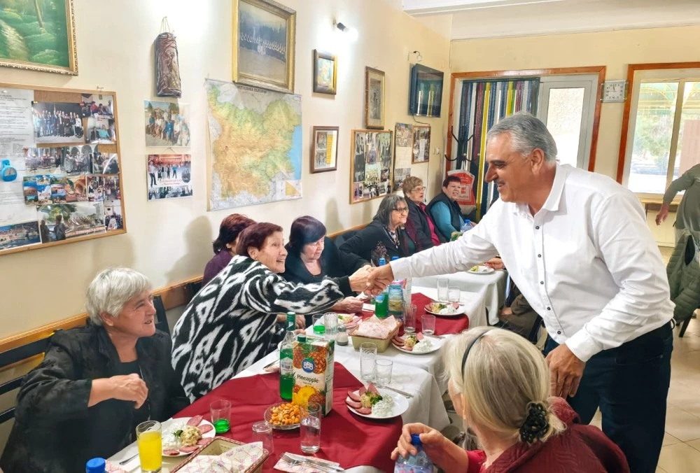 Пенсионерски клуб „Зора