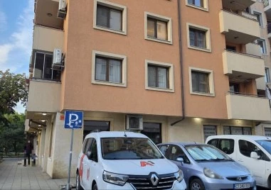 Полицията откри оръжия в сградата, където живее на сестрата на Мегера
